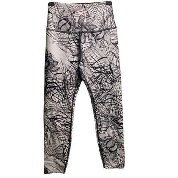 Beyond Yoga Floral Lotus High Rise Reversible Womens Leggings - Picture 6 of 6